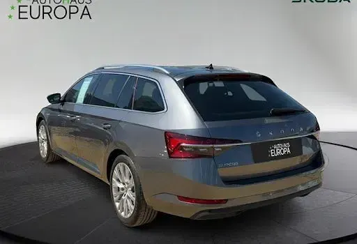 Gebraucht Skoda Superb Style 200 PS (147 kW) 2023 Grau Kombi
