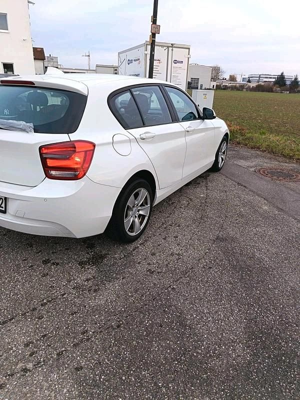 Gebraucht BMW 116 136 PS (100 kW) 2011 Weiß Kleinwagen