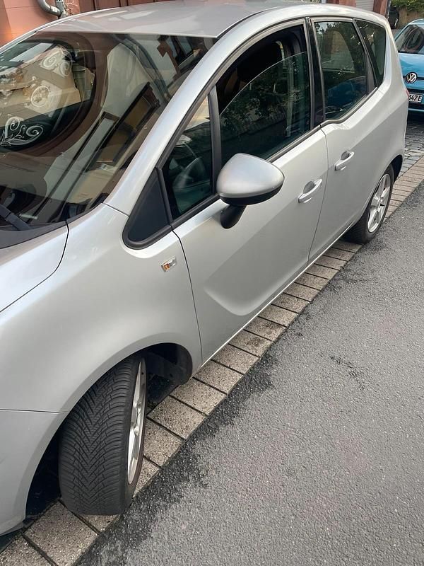 Gebraucht Opel Meriva 100 PS (73 kW) 2011 Silber Van / Kleinbus