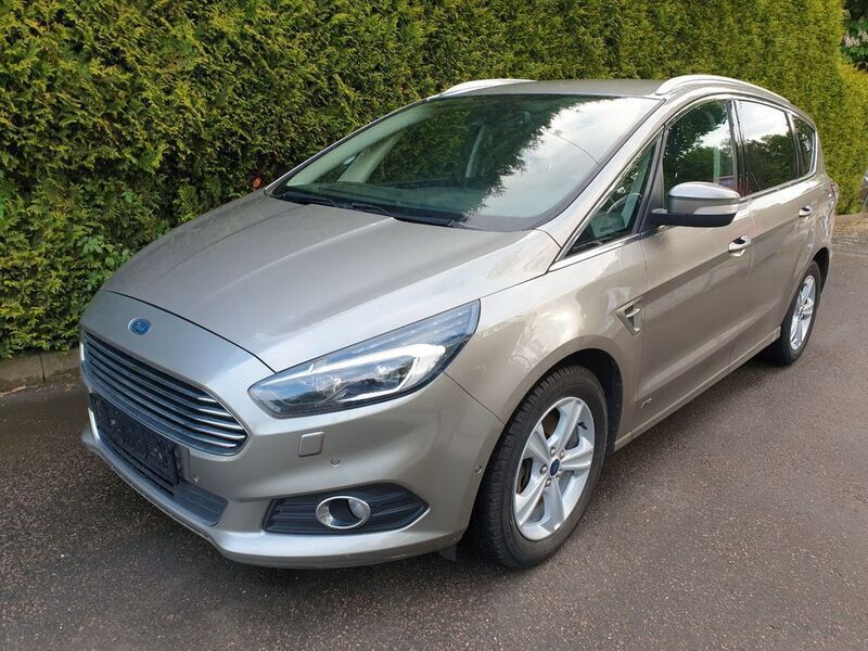 Grau Gebraucht 2017 Ford S-MAX Titanium Van / Kleinbus | 10.900 € (Etwas zu teuer) - Bild 1/4