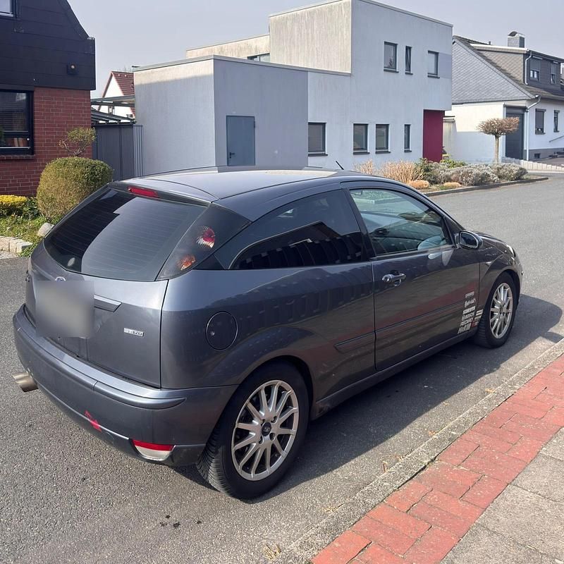 Gebraucht Ford Focus ST 173 PS (127 kW) 2002 Grau Limousine