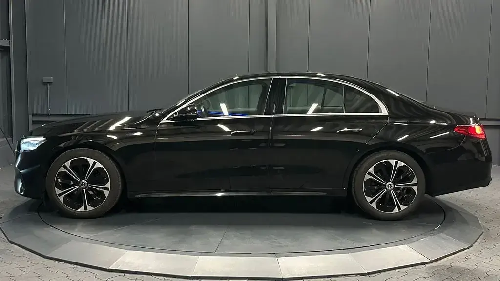 Gebraucht Mercedes E220 Advanced 220 PS (161 kW) 2024 Obsidianschwarz  metalliclack Limousine