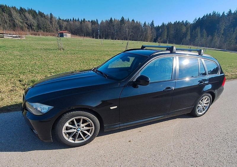 Gebraucht BMW 320 184 PS (135 kW) 2011 Schwarz Kombi