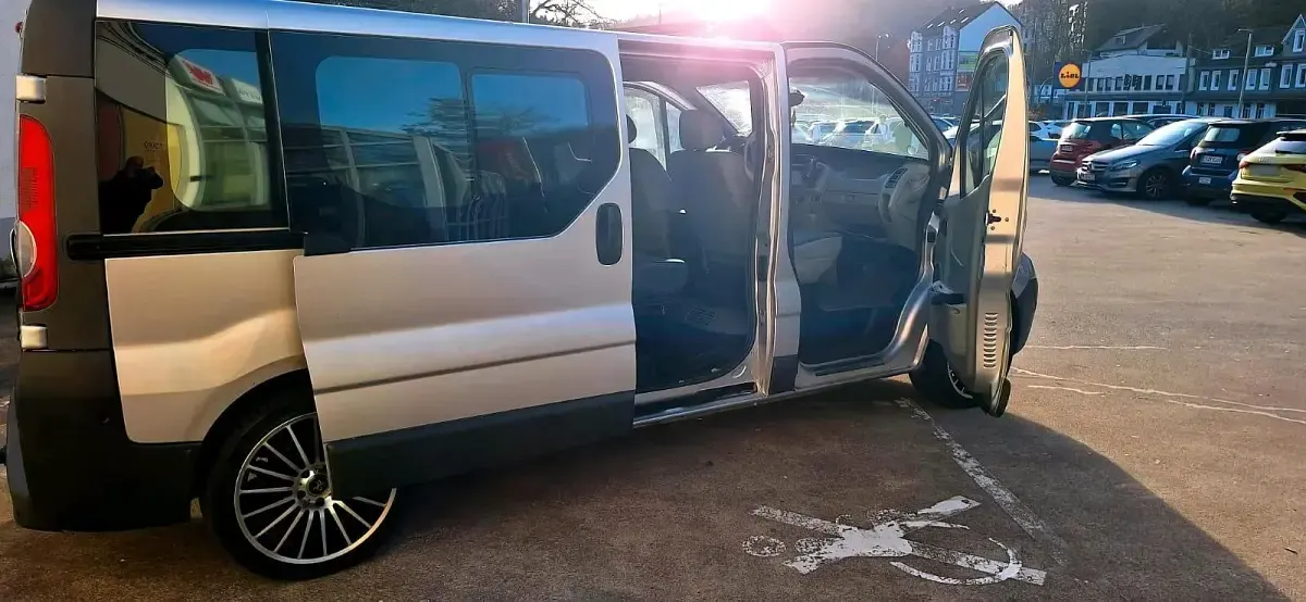 Gebraucht Opel Vivaro 146 PS (107 kW) 2007 Silber Van / Kleinbus