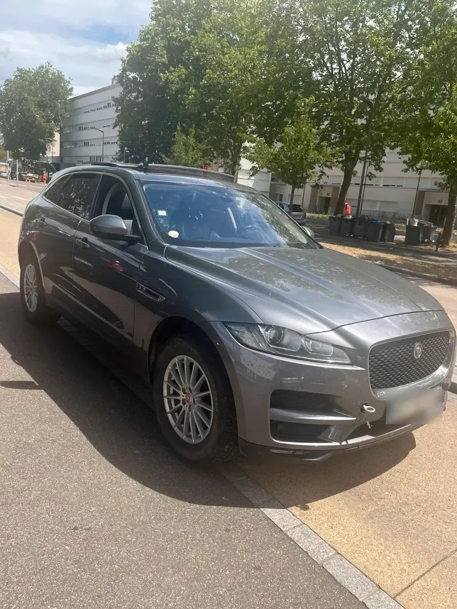 Gebraucht Jaguar F-Pace 180 PS (132 kW) 2016 Grau SUV