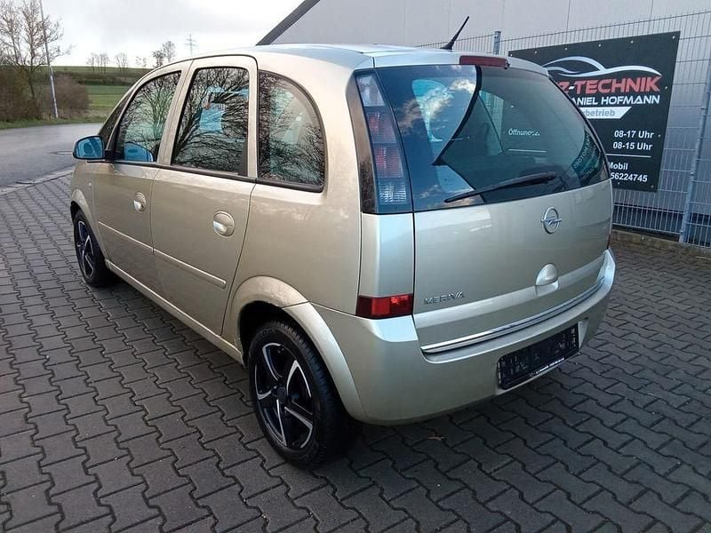 Gebraucht Opel Meriva 105 PS (77 kW) 2010 Gold Van / Kleinbus