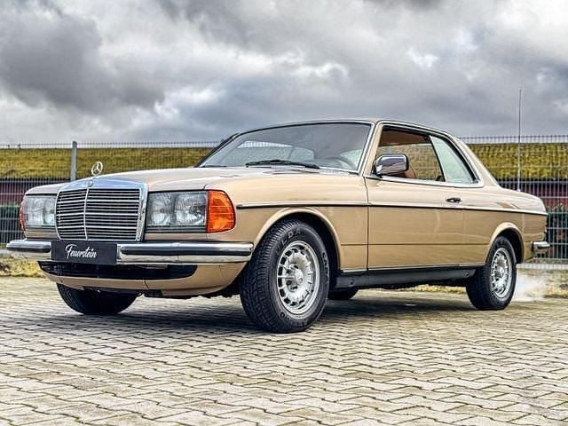 Gebraucht Mercedes 230 136 PS (100 kW) 1982 Gold metallic Coupé