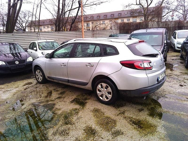 Gebraucht Renault Mégane III Expression 106 PS (77 kW) 2012 Silber Limousine
