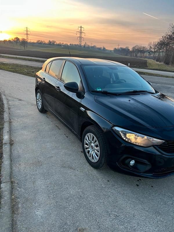 Gebraucht Fiat Tipo 95 PS (69 kW) 2019 Blau Kleinwagen