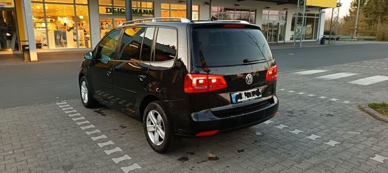 Schwarz Gebraucht 2015 VW Touran Cup Van / Kleinbus | 4.700 € (Teuer) - Bild 1/4