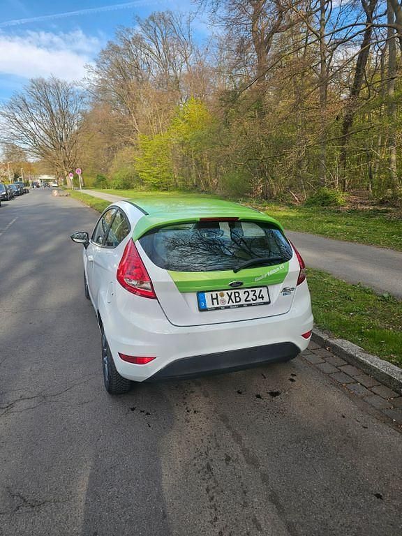Usata Ford Fiesta Ambiente 60 CV (44 kW) 2012 Bianco Utilitaria
