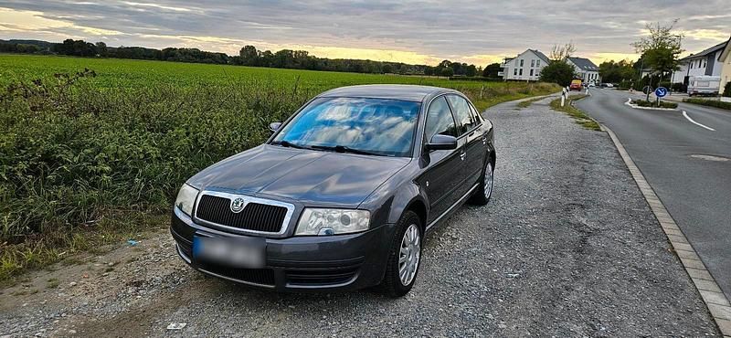 Grau Gebraucht 2005 Skoda Superb Limousine | 3.500 € (Fairer Preis) - Bild 1/4