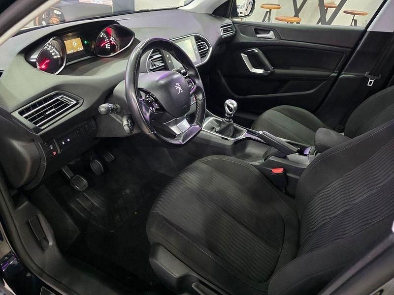 Gebraucht Peugeot 308 SW Active 120 PS (88 kW) 2016 Blau Kombi