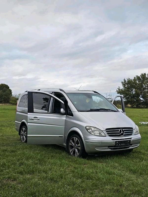 Silber Gebraucht 2006 Mercedes Viano Van / Kleinbus | 8.000 € - Bild 1/4