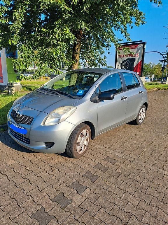 Silber Gebraucht 2007 Toyota Yaris Limousine | 4.300 € (Fairer Preis) - Bild 1/4