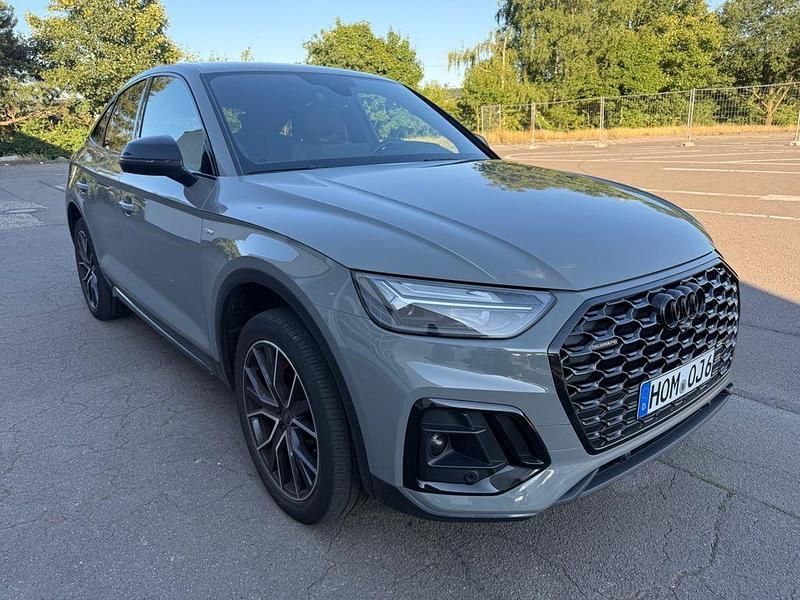 Grau Gebraucht 2021 Audi Q5 Edition .1 SUV | 41.700 € (Guter Preis) - Bild 1/4
