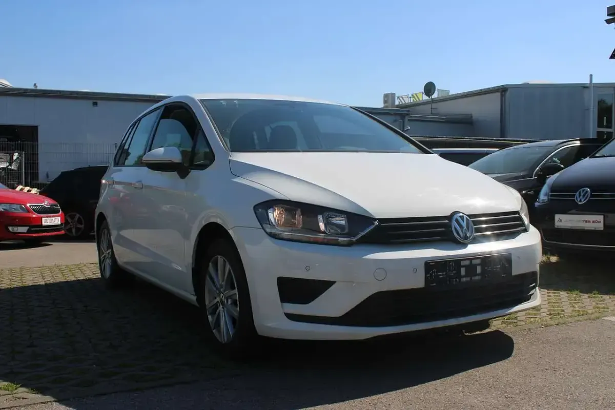 Gebraucht VW Golf Sportsvan Trendline 116 PS (85 kW) 2017 Pure white Van / Kleinbus