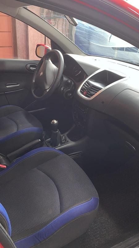 Gebraucht Peugeot 206+ 73 PS (53 kW) 2012 Rot Kleinwagen