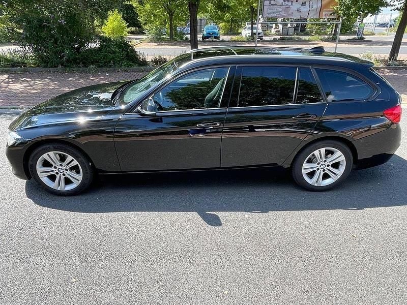 Schwarz Gebraucht 2017 BMW 320 Sport Line Kombi | 11.900 € (Fairer Preis) - Bild 1/4