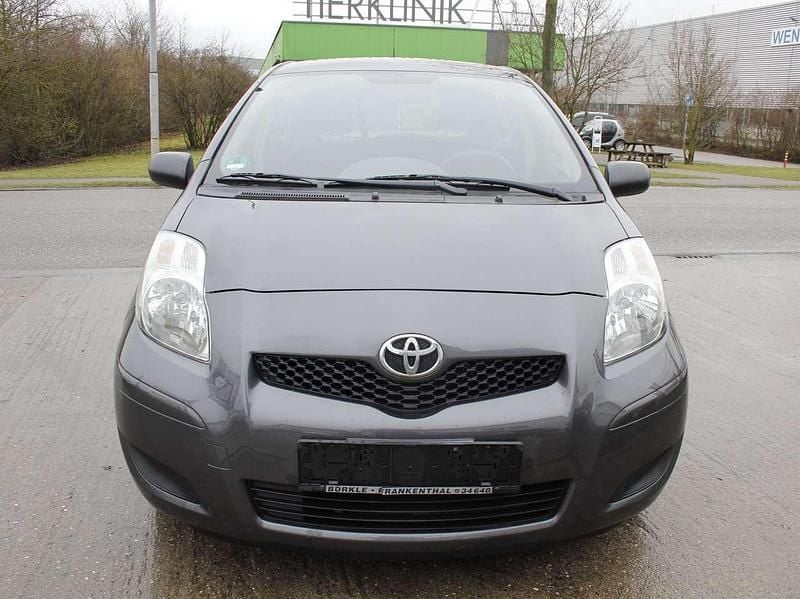 Gebraucht Toyota Yaris Cool 69 PS (50 kW) 2010 Grau Kleinwagen