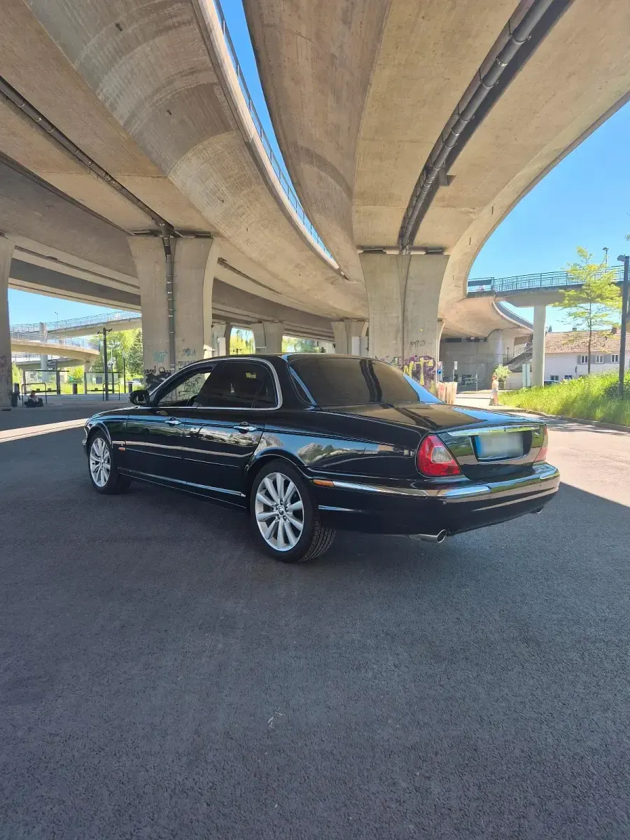 Używany Jaguar XJ 238 KM (175 kW) 2004 Czarny Sedan/Limuzyna