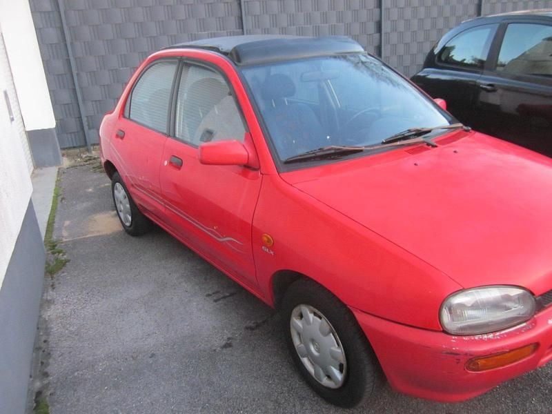 Second-hand Mazda 121 72 CP (52 kW) 1995 Roșu Berlinǎ