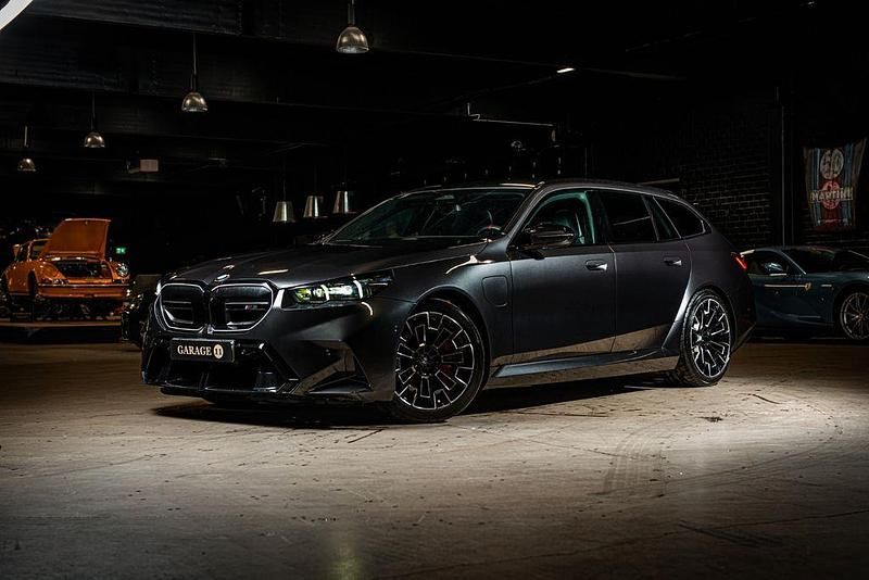 Grau Gebraucht 2025 BMW M5 Performance Kombi | 136.555 € (Teuer) - Bild 1/4