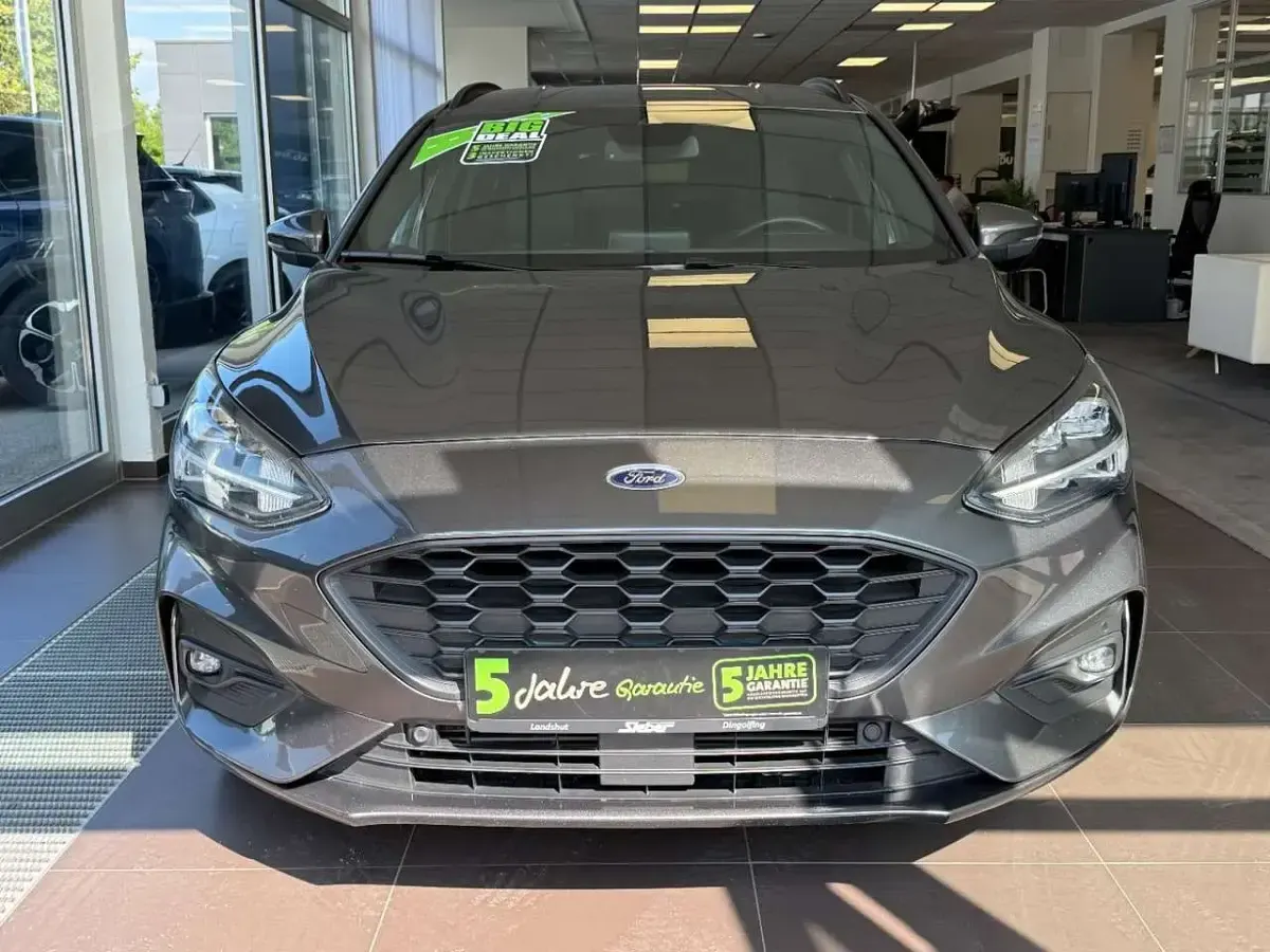 Begagnad Ford Focus ST-Line 150 HK (110 kW) 2019 Grå Kombi