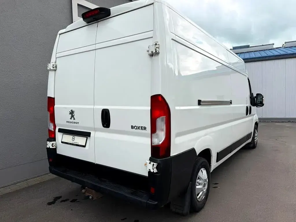 Gebraucht Peugeot Boxer 163 PS (119 kW) 2019 Weiß Van