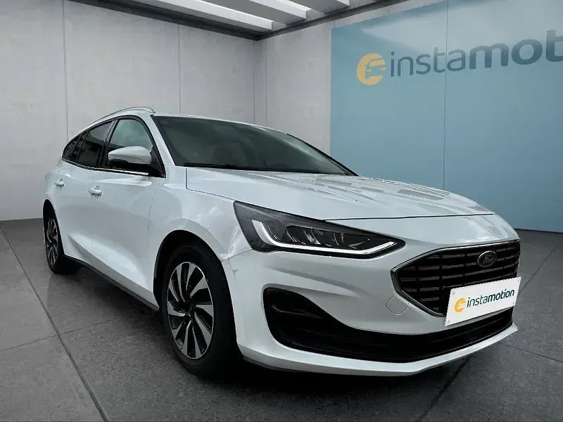 Gebraucht Ford Focus Titanium 125 PS (91 kW) 2023 Weiß Kombi