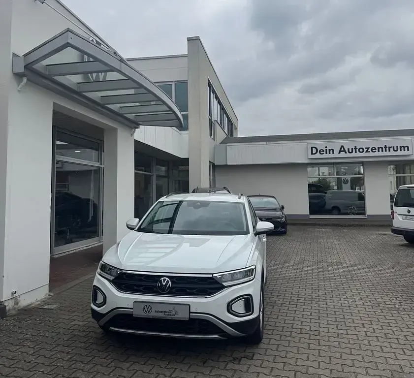 Gebraucht VW T-Roc Life 116 PS (85 kW) 2024 Pure white SUV