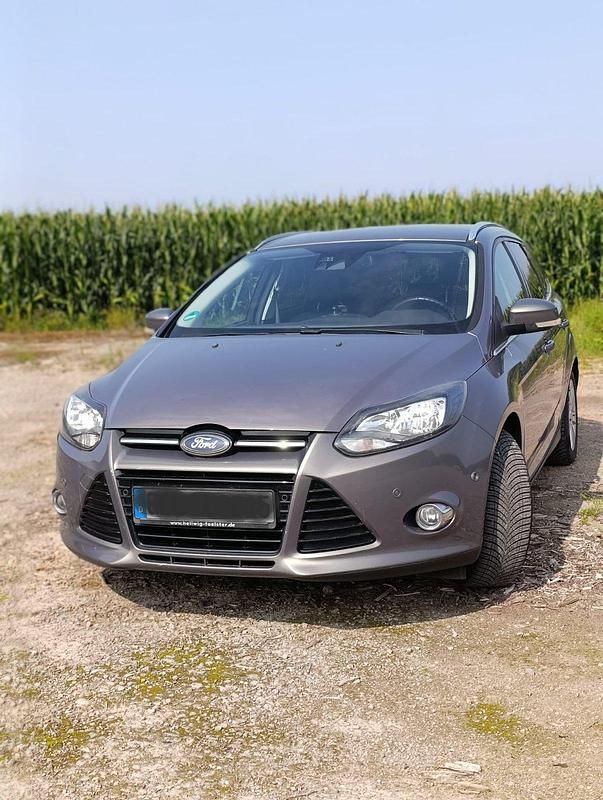 Braun Gebraucht 2014 Ford Focus Titanium Kombi | 5.300 € (Guter Preis) - Bild 1/4