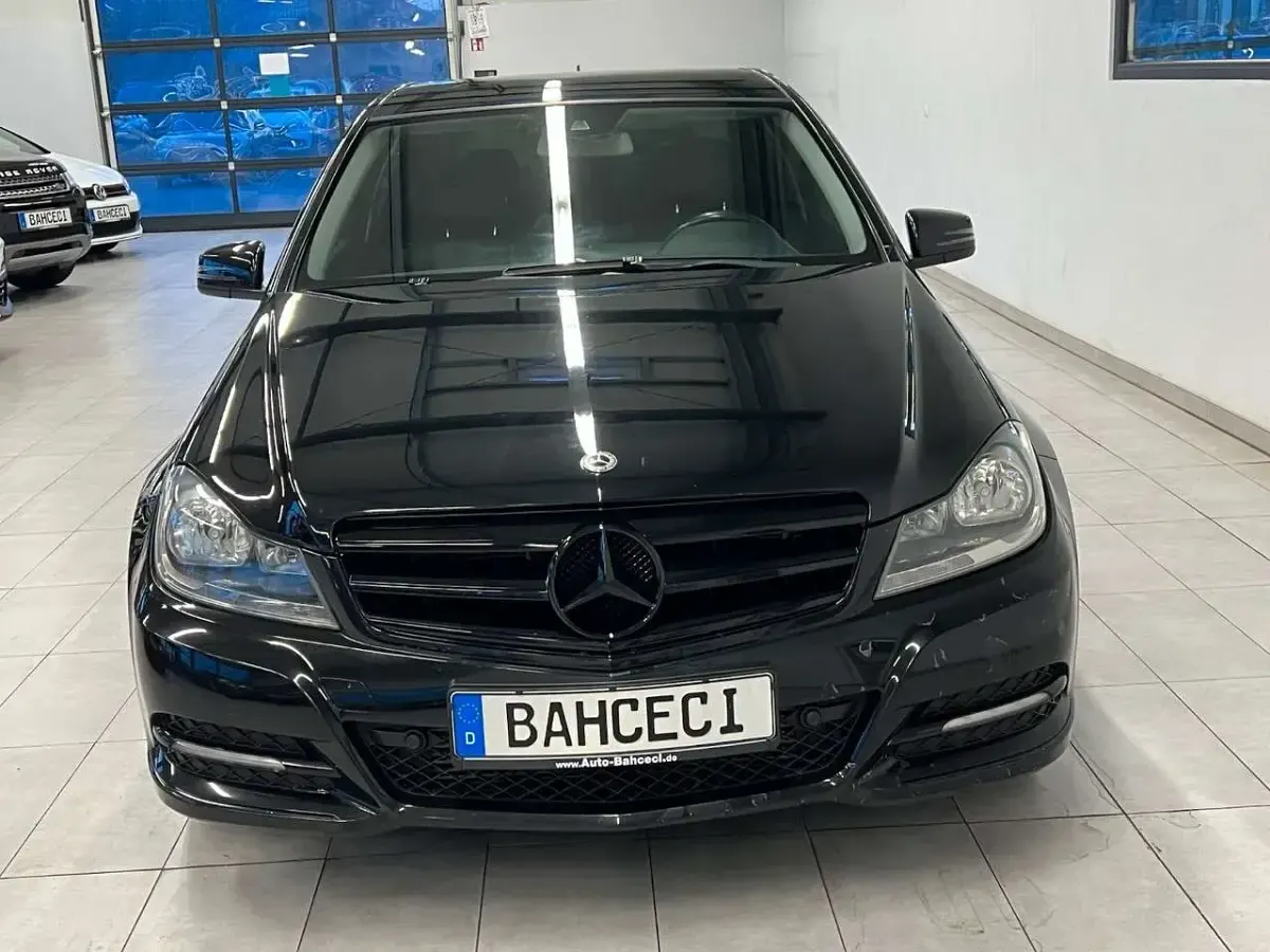 Gebraucht Mercedes C200 184 PS (135 kW) 2011 Schwarz Limousine