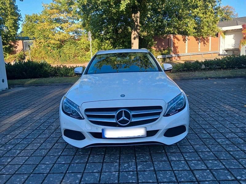 Weiß Gebraucht 2015 Mercedes C220 Kombi | 10.950 € (Superpreis) - Bild 1/4
