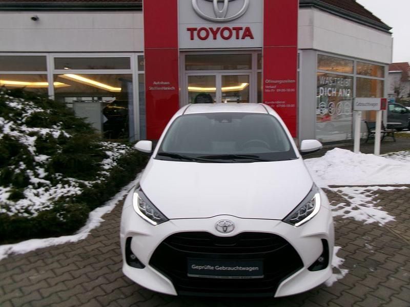 Gebraucht Toyota Yaris Team 125 PS (91 kW) 2023 Weiß Kleinwagen