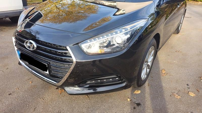 Gebraucht Hyundai i40 141 PS (103 kW) 2015 Schwarz Kombi
