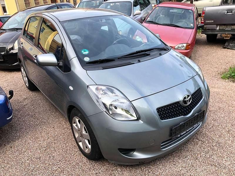 Silber Gebraucht 2006 Toyota Yaris Sol Limousine | 2.900 € (Guter Preis) - Bild 1/4