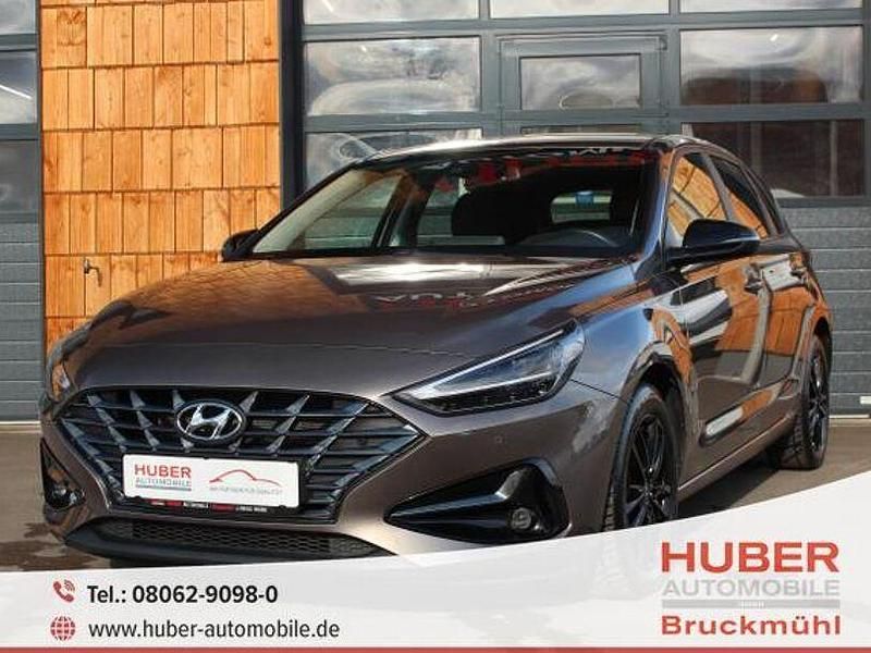 Silky bronze (m) Gebraucht 2021 Hyundai i30 Limousine | 18.880 € (Fairer Preis) - Bild 1/4