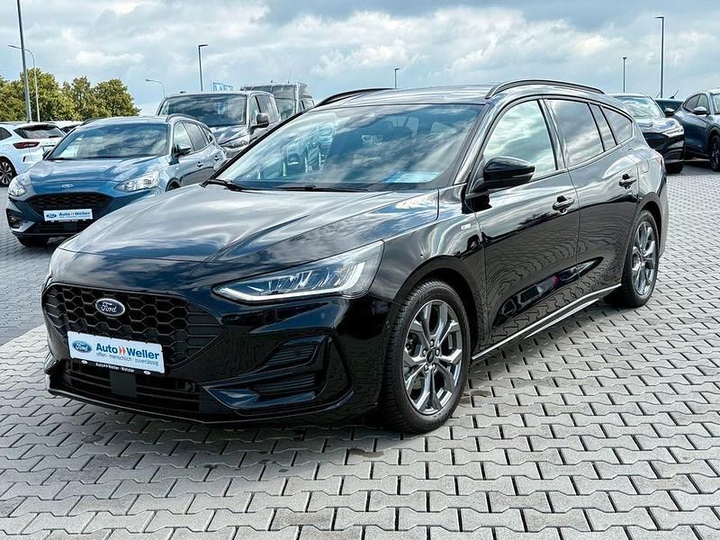 Używany Ford Focus ST-Line 125 KM (91 kW) 2021 Czarny Sedan/Limuzyna