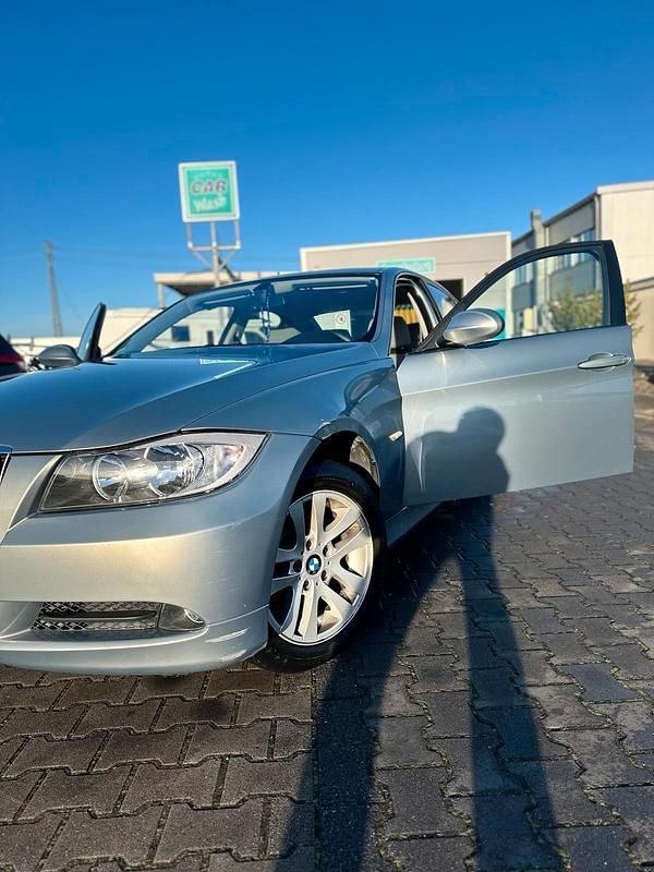 Gebraucht BMW 320 150 PS (110 kW) 2006 Grau Limousine