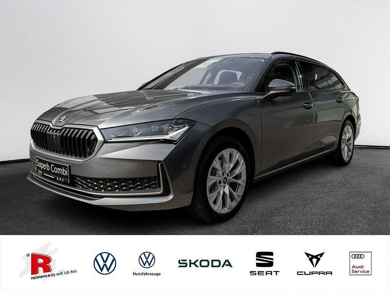 Grau Neu 2025 Skoda Superb Selection Kombi | 63.820 € - Bild 1/4