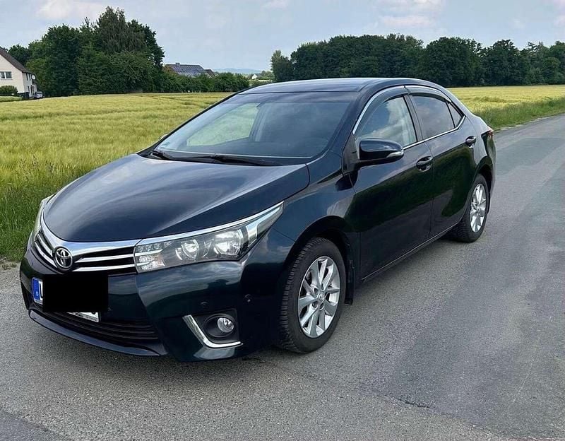 Blau Gebraucht 2015 Toyota Corolla Multidrive S Limousine | 14.150 € (Fairer Preis) - Bild 1/4