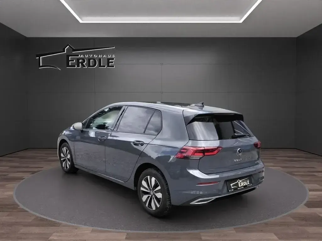Gebraucht VW Golf VIII Move 131 PS (96 kW) 2023 Grau Limousine