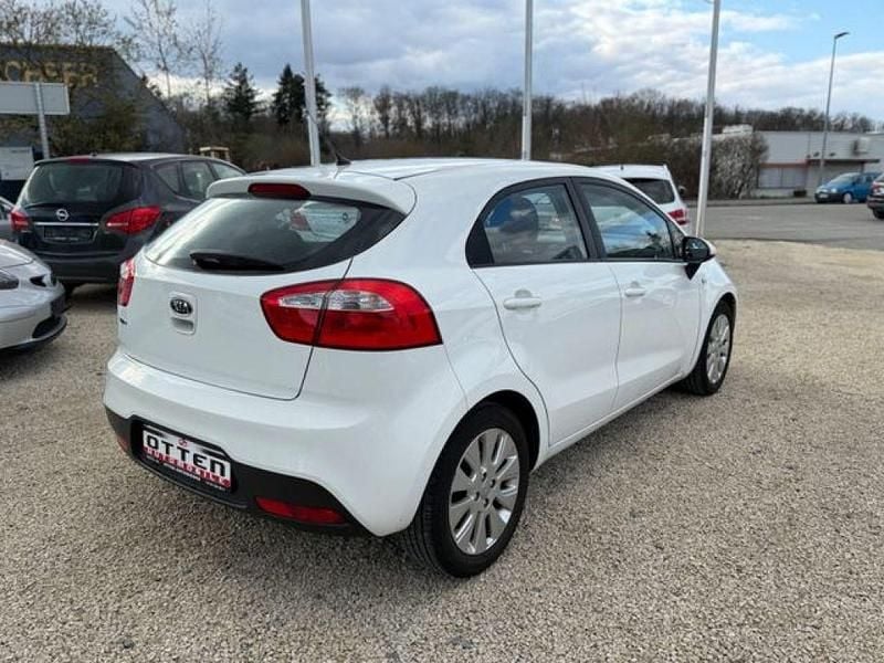 Gebraucht Kia Rio Edition 7 109 PS (80 kW) 2011 Weiß Limousine