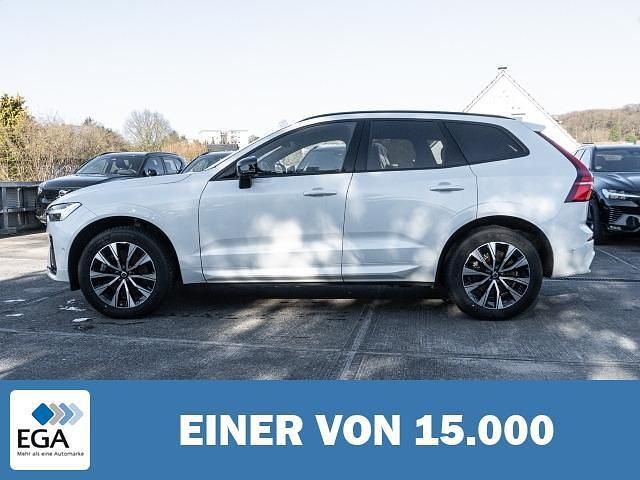 Gebraucht Volvo XC60 Plus 250 PS (183 kW) 2023 Weiß metallic SUV