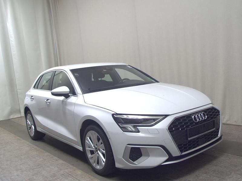 Gebraucht Audi A3 Ambiente 150 PS (110 kW) 2022 Weiss Limousine