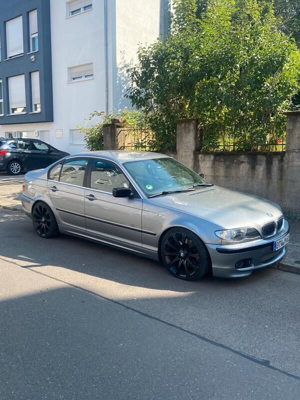 Grau Gebraucht 2004 BMW 330 Limousine | 3.999 € (Superpreis) - Bild 1/4