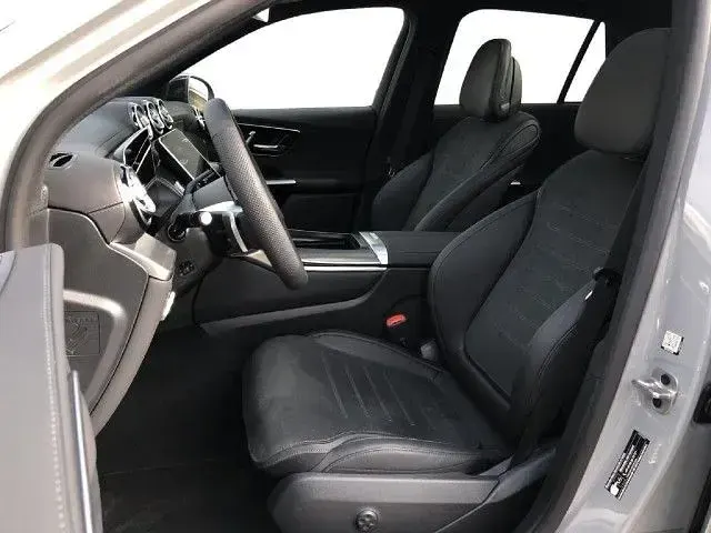 Gebraucht Mercedes GLC450 AMG line 367 PS (269 kW) 2025 Manufaktur lack manufaktur alpingrau uni SUV