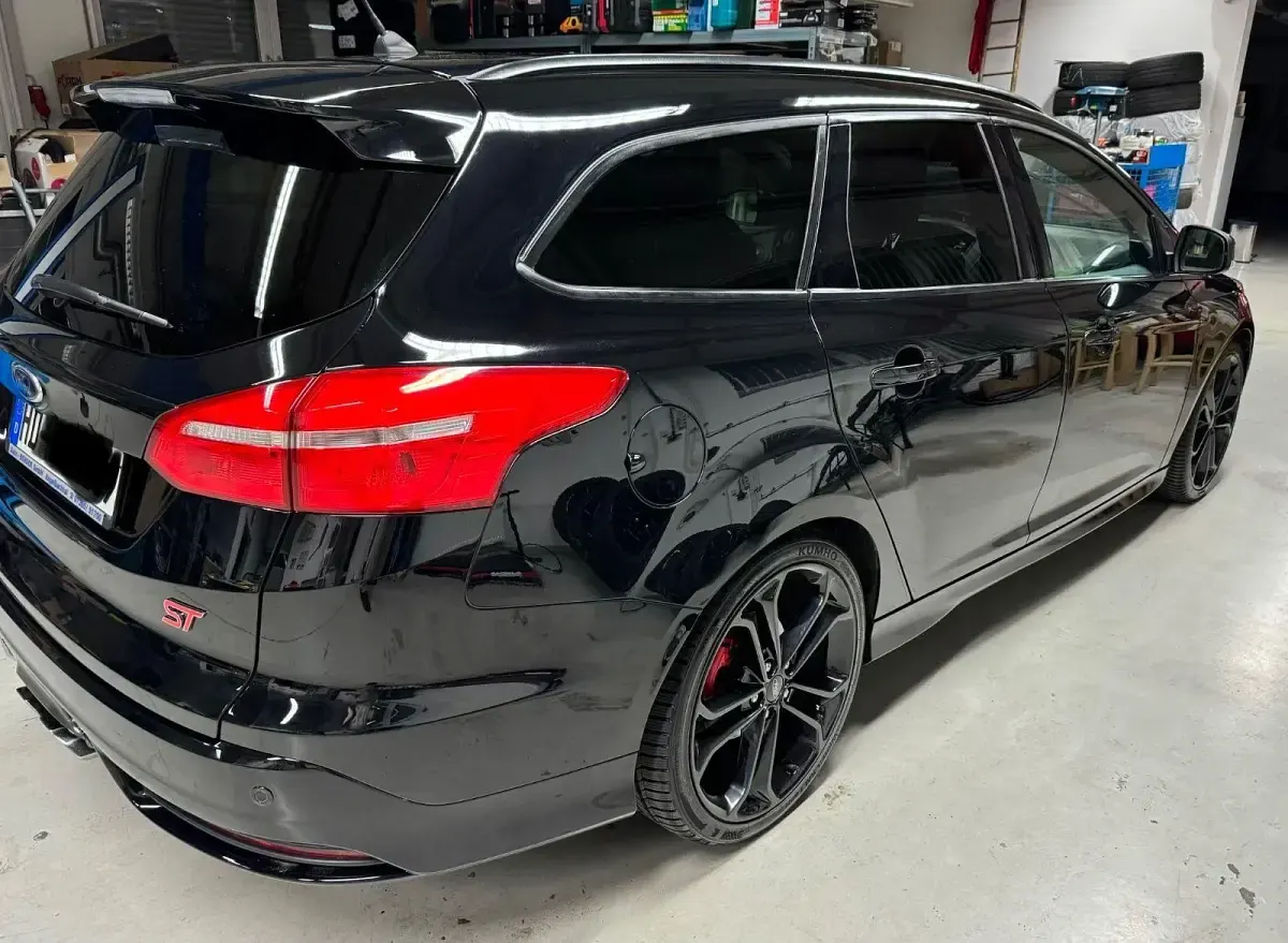 Gebraucht Ford Focus Performance Edition 250 PS (183 kW) 2016 Schwarz Kombi