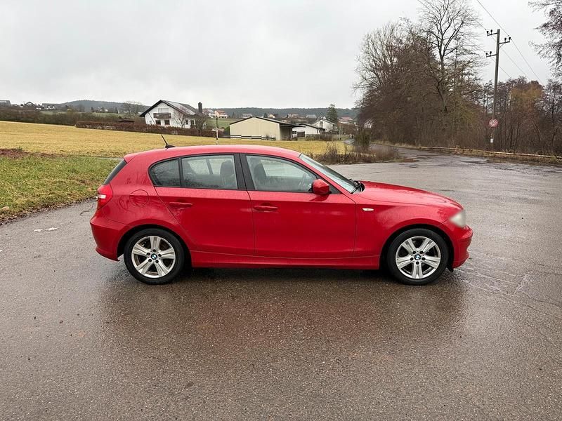Gebraucht BMW 120 177 PS (130 kW) 2011 Rot Kleinwagen